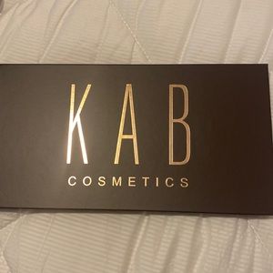 BRAND NEW!! NEVER USED! Contour palette